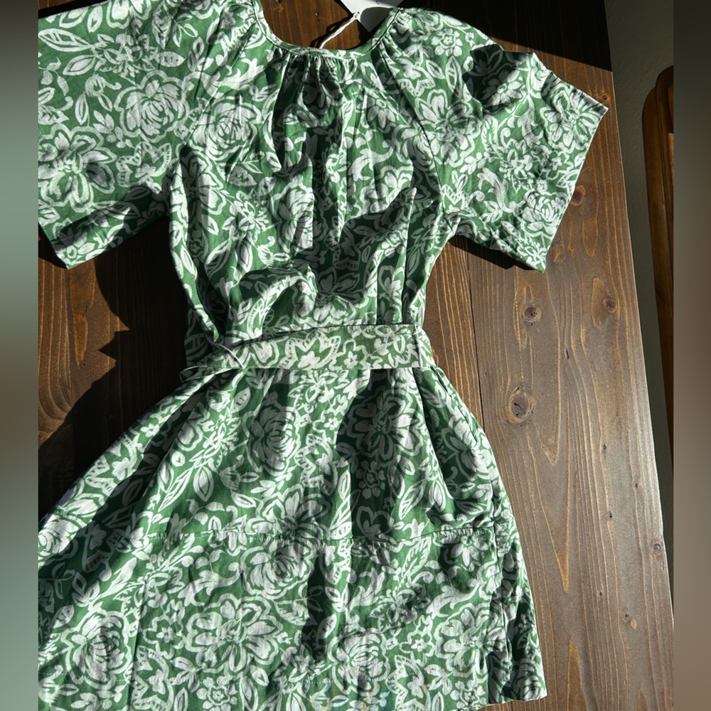 Elegant Green Floral Midi Dress - Picture 7 of 7